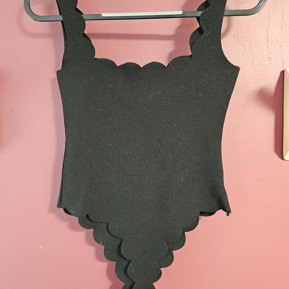 SHEIN Black Scalloped Edge Bodysuit